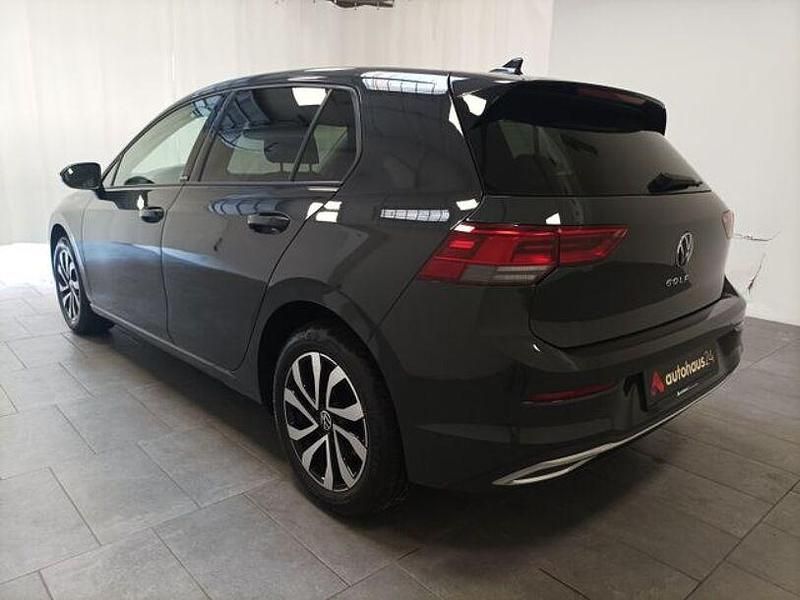 Gebraucht VW Golf VIII Active 131 PS (96 kW) 2022 Grau Limousine