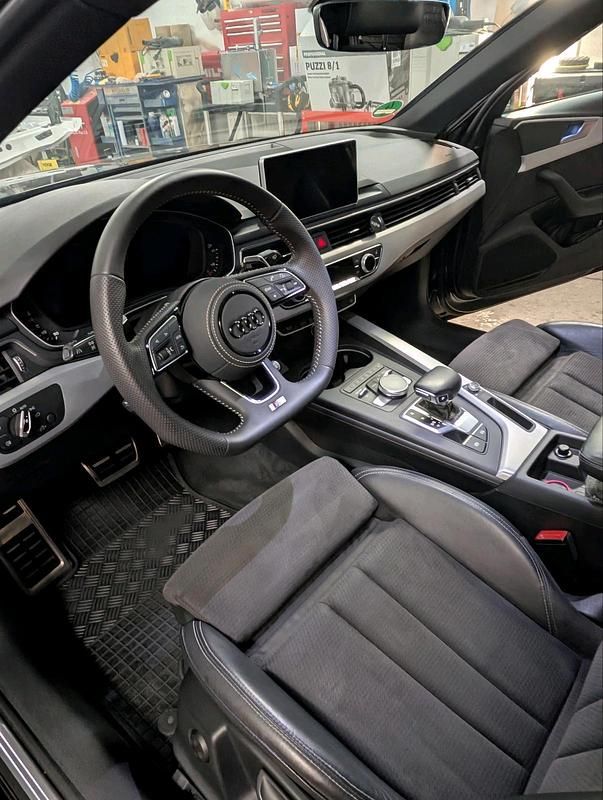 Schwarz Gebraucht 2017 Audi A4 S-Line Kombi | 24.900 € - Bild 1/4