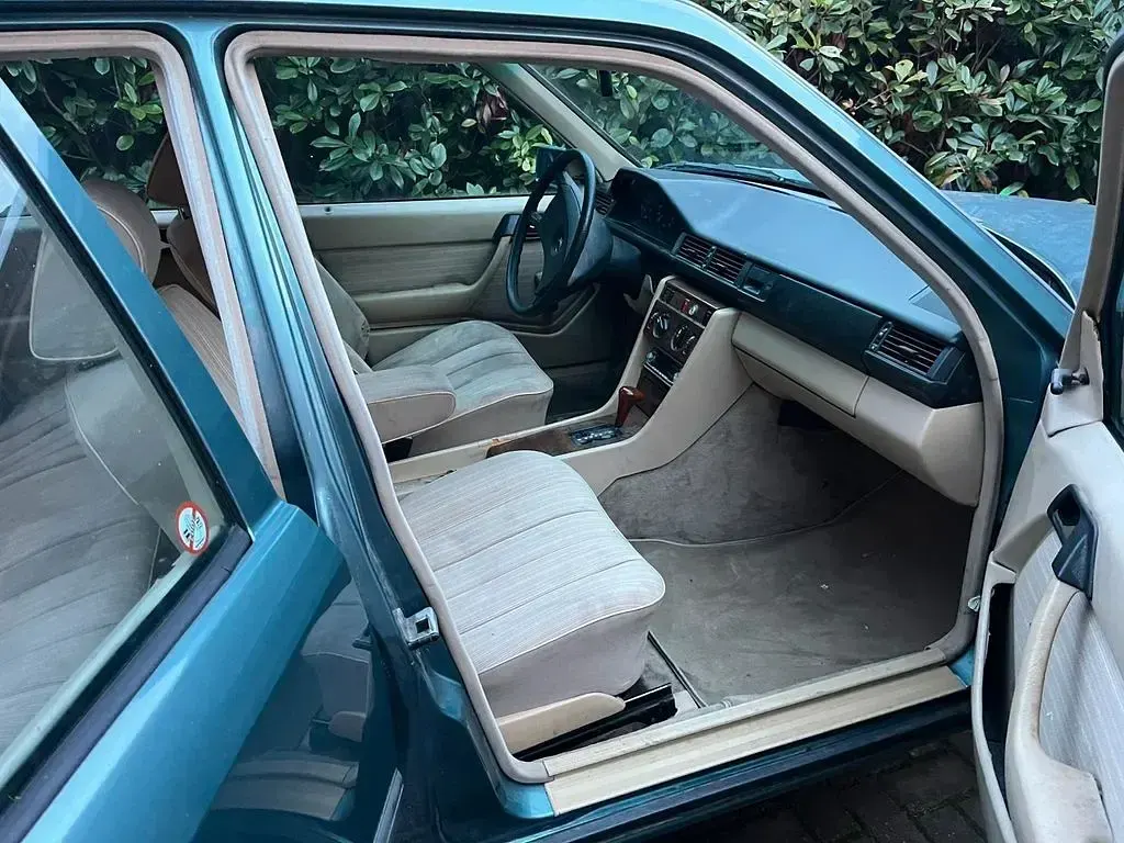 Gebraucht Mercedes 230 184 PS (135 kW) 1985 Grün Limousine