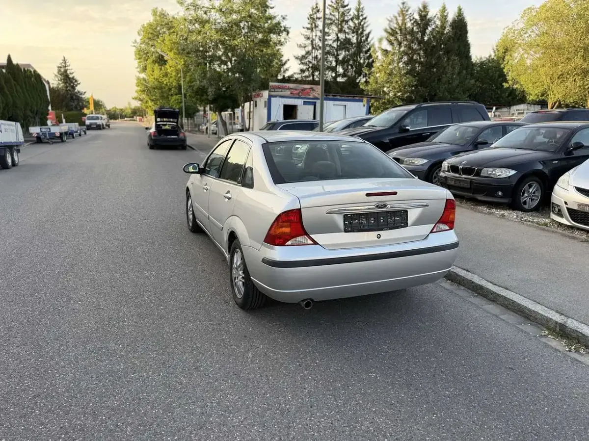 Gebraucht Ford Focus Ambiente 116 PS (85 kW) 2001 Other Limousine