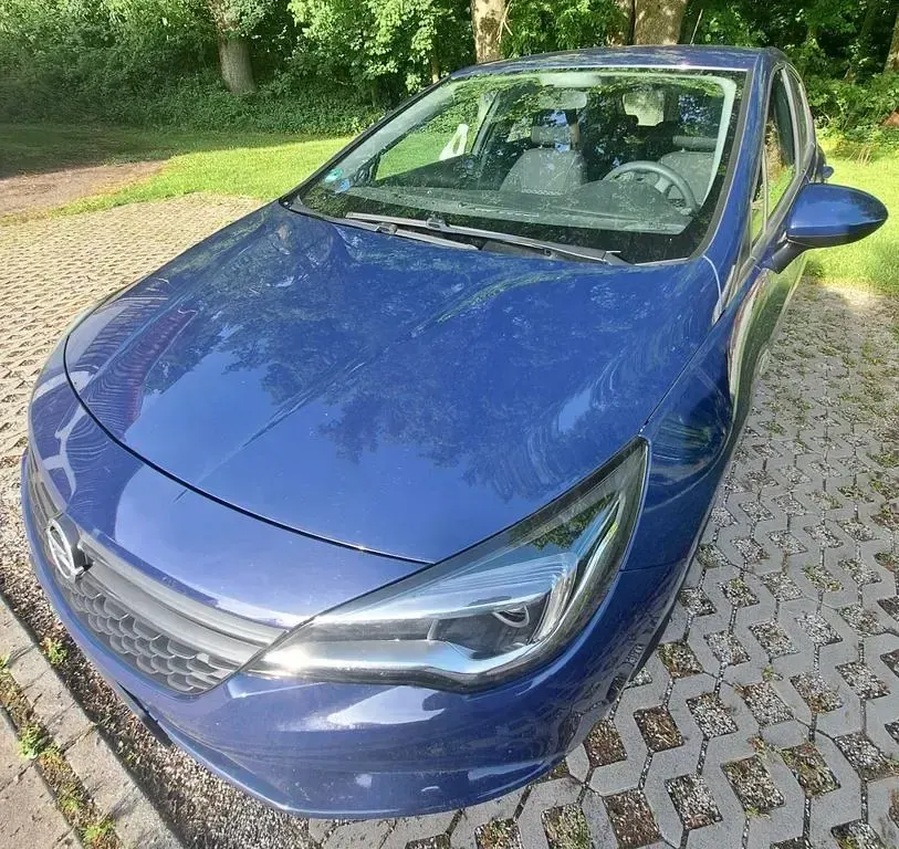 Gebraucht Opel Astra Edition 105 PS (77 kW) 2016 Blau Limousine