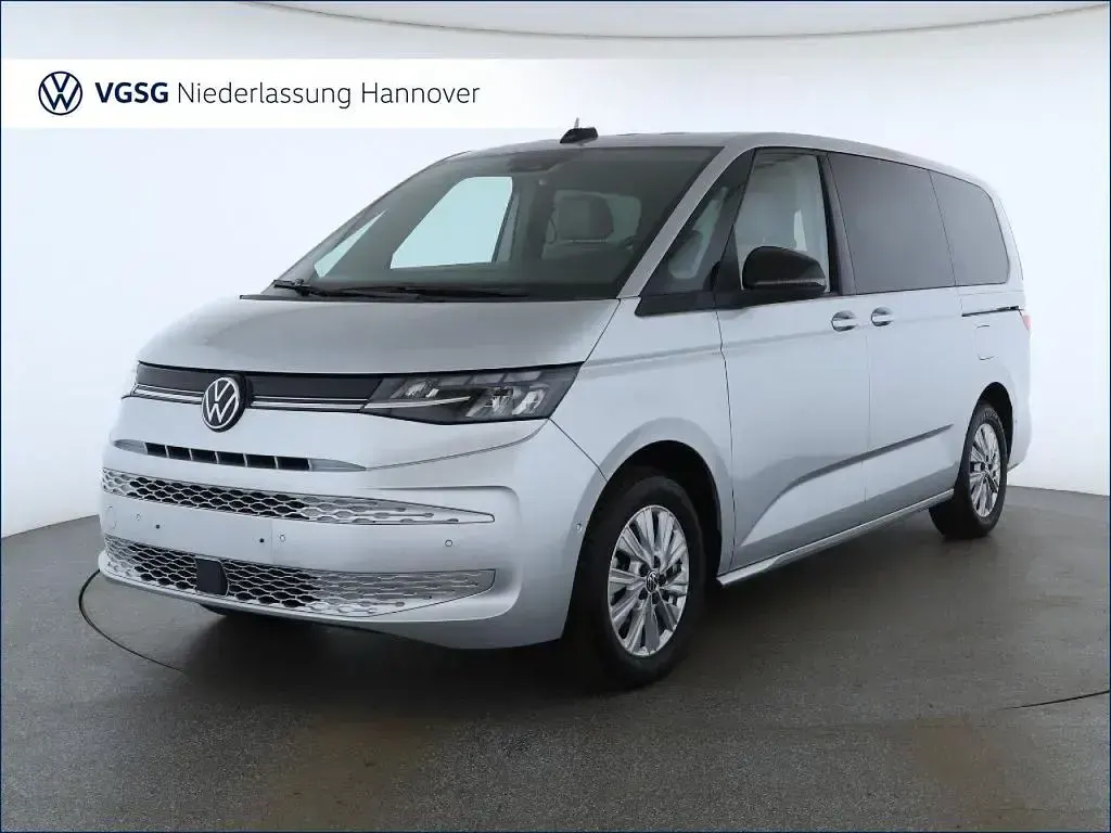 Gebraucht VW Multivan Life 150 PS (110 kW) 2024 Silber Van / Kleinbus