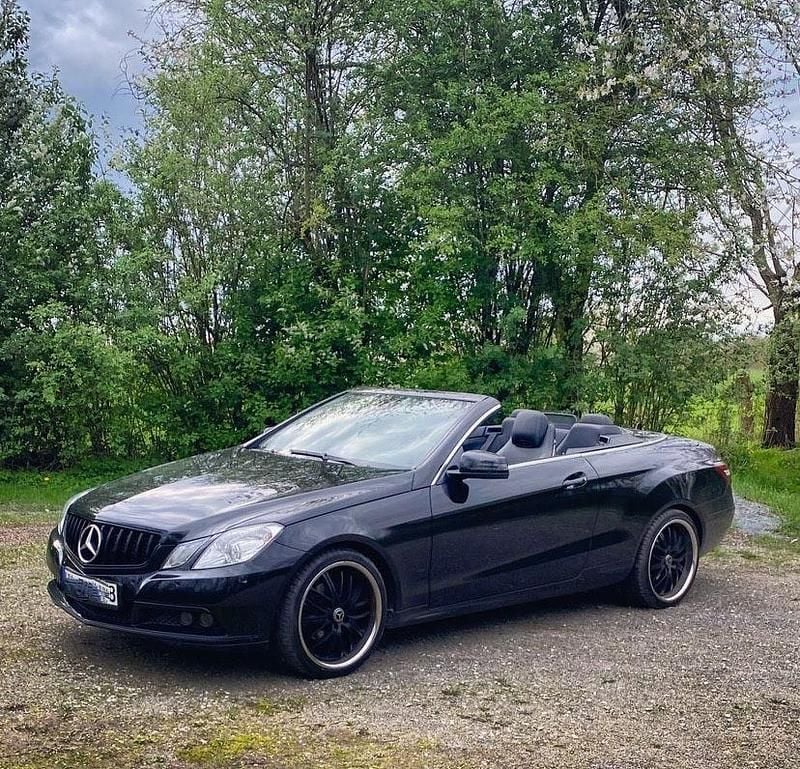 Schwarz Gebraucht 2010 Mercedes 200 Cabrio | 13.990 € - Bild 1/4