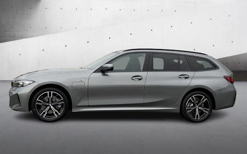 Gebraucht BMW 330e M Sport 292 PS (214 kW) 2025 Grau Kombi