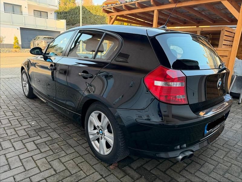 Gebraucht BMW 118 143 PS (105 kW) 2009 Schwarz Kleinwagen