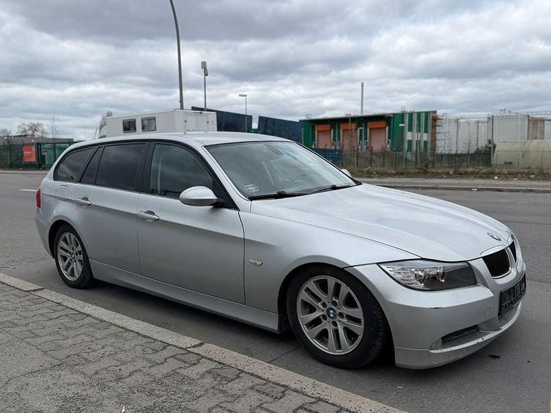 Gebraucht BMW 320 177 PS (130 kW) 2008 Silber Kombi