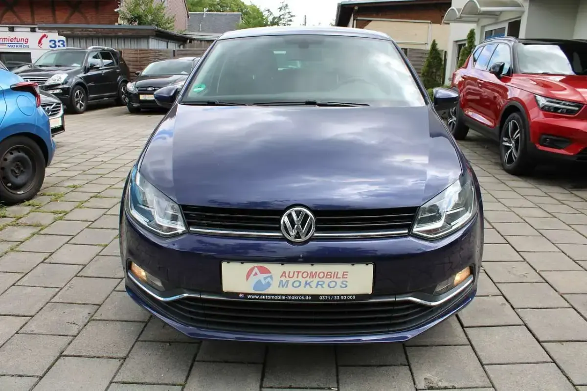 Gebraucht VW Polo Comfortline 75 PS (55 kW) 2016 Blueberry Limousine