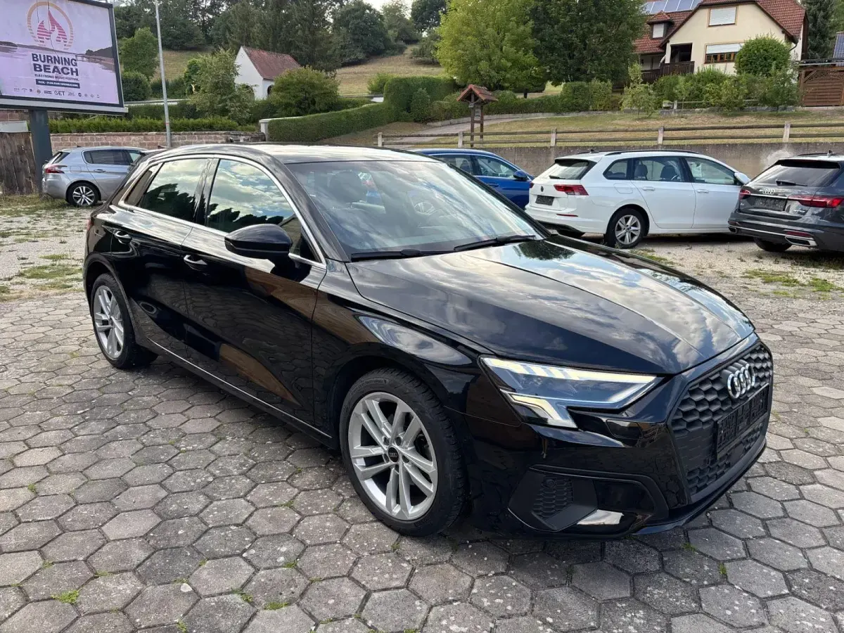 Gebraucht Audi A3 Sport 116 PS (85 kW) 2022 Schwarz Limousine