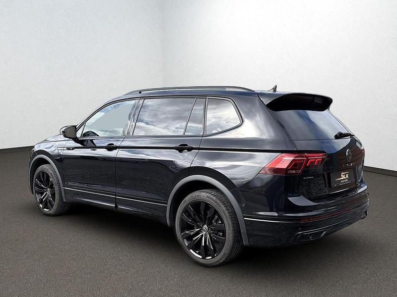 Gebraucht VW Tiguan Allspace R-line 200 PS (147 kW) 2024 Deep black perleffekt SUV