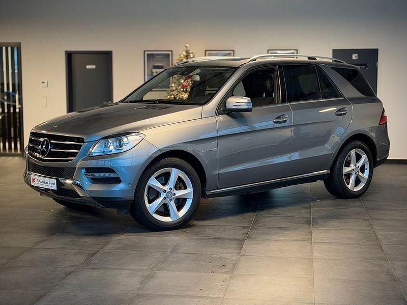 Silber Gebraucht 2012 Mercedes ML350 SUV | 26.980 € (Etwas zu teuer) - Bild 1/4