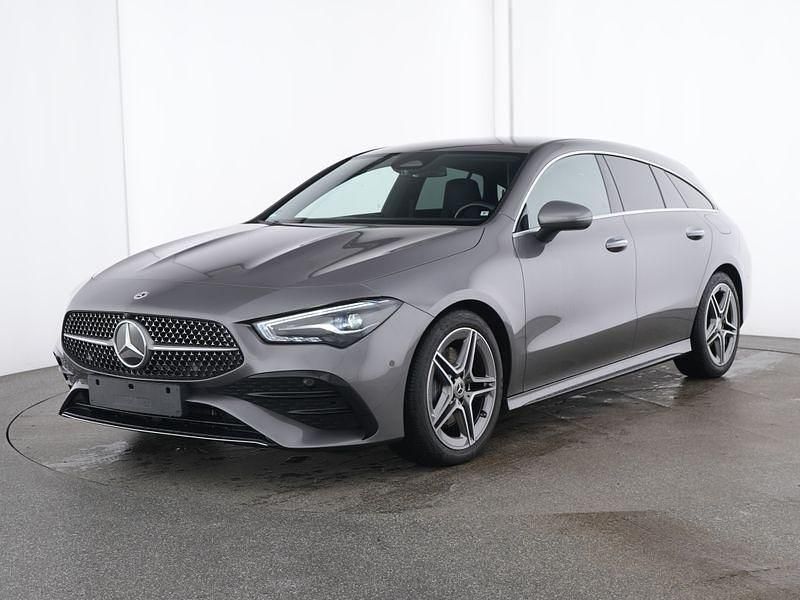 Grau Gebraucht 2024 Mercedes CLA200 Shooting Brake AMG Kombi | 34.730 € (Fairer Preis) - Bild 1/3