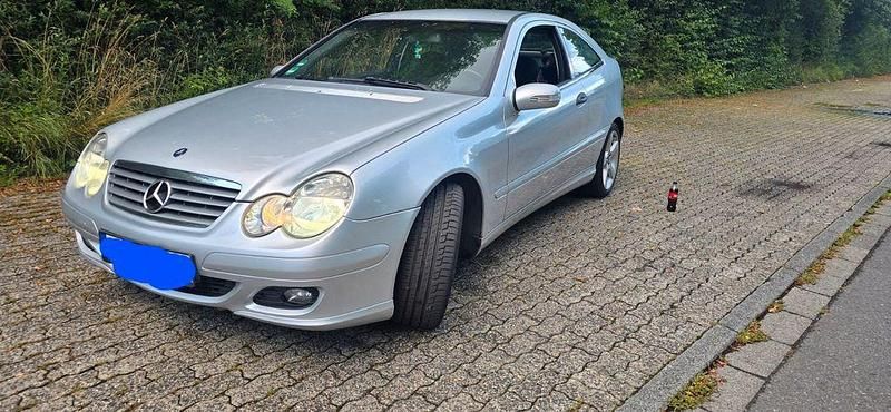 Silber Gebraucht 2004 Mercedes 220 Coupé | 2.600 € (Etwas zu teuer) - Bild 1/4