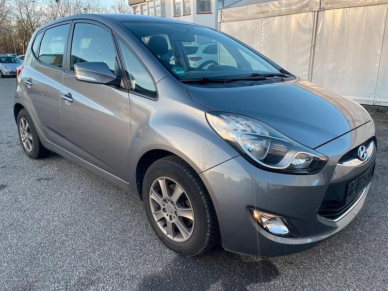 Grau Gebraucht 2013 Hyundai ix20 Kleinwagen | 5.800 € (Etwas zu teuer) - Bild 1/4