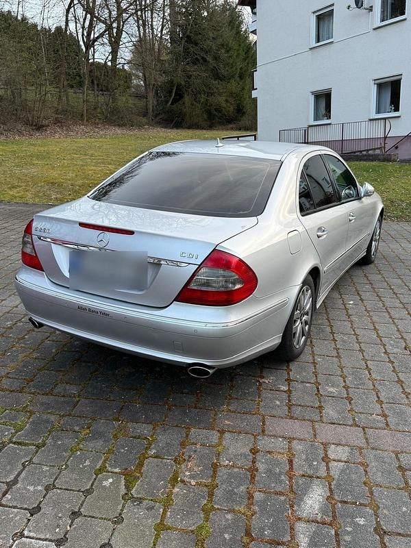 Gebraucht Mercedes E280 224 PS (164 kW) 2009 Silber Limousine