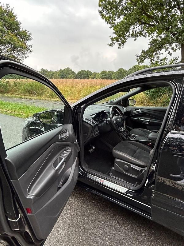 Gebraucht Ford Kuga ST-Line 150 PS (110 kW) 2019 Schwarz SUV