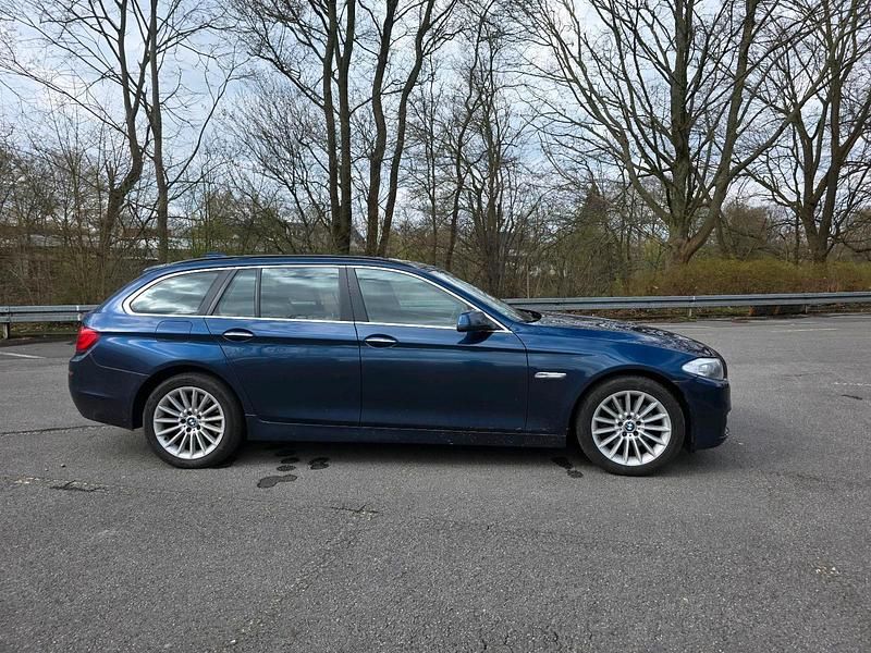 Gebraucht BMW 530 258 PS (189 kW) 2012 Blau Kombi