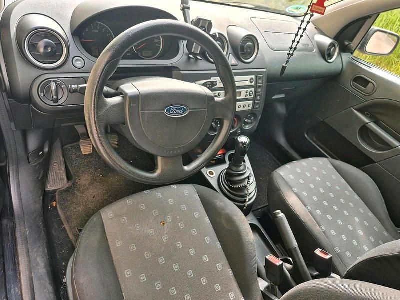Usata Ford Fiesta 80 CV (58 kW) 2005 Blu Utilitaria