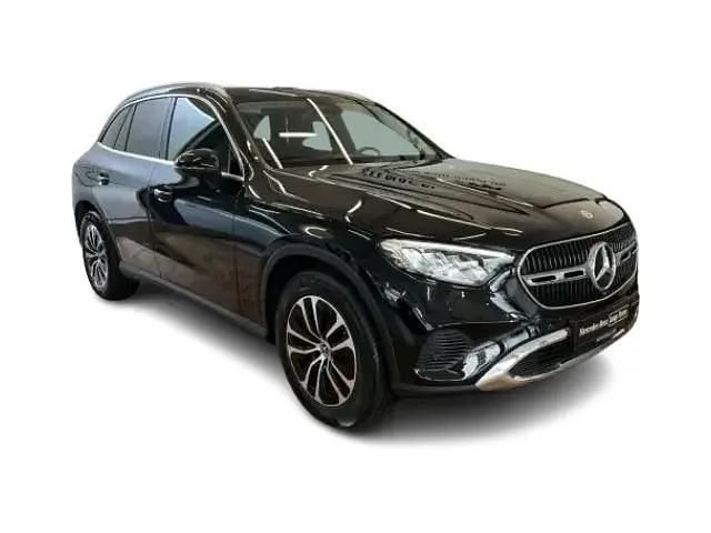 Lack obsidianschwarz Gebraucht 2024 Mercedes GLC220 Avantgarde SUV | 51.469 € (Fairer Preis) - Bild 1/4