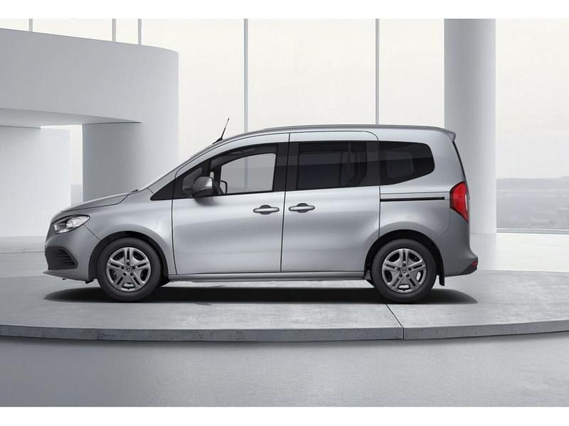 Gebraucht Mercedes T180 85 PS (62 kW) 2022 Helvinsilber metallic Van / Kleinbus