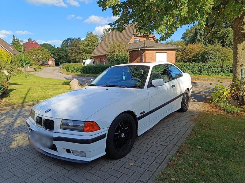 Weiß Gebraucht 1995 BMW 320 Coupé | 2.500 € - Bild 1/4