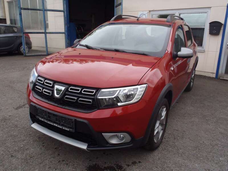Rot Gebraucht 2017 Dacia Sandero Prestige Kleinwagen | 8.950 € (Fairer Preis) - Bild 1/4