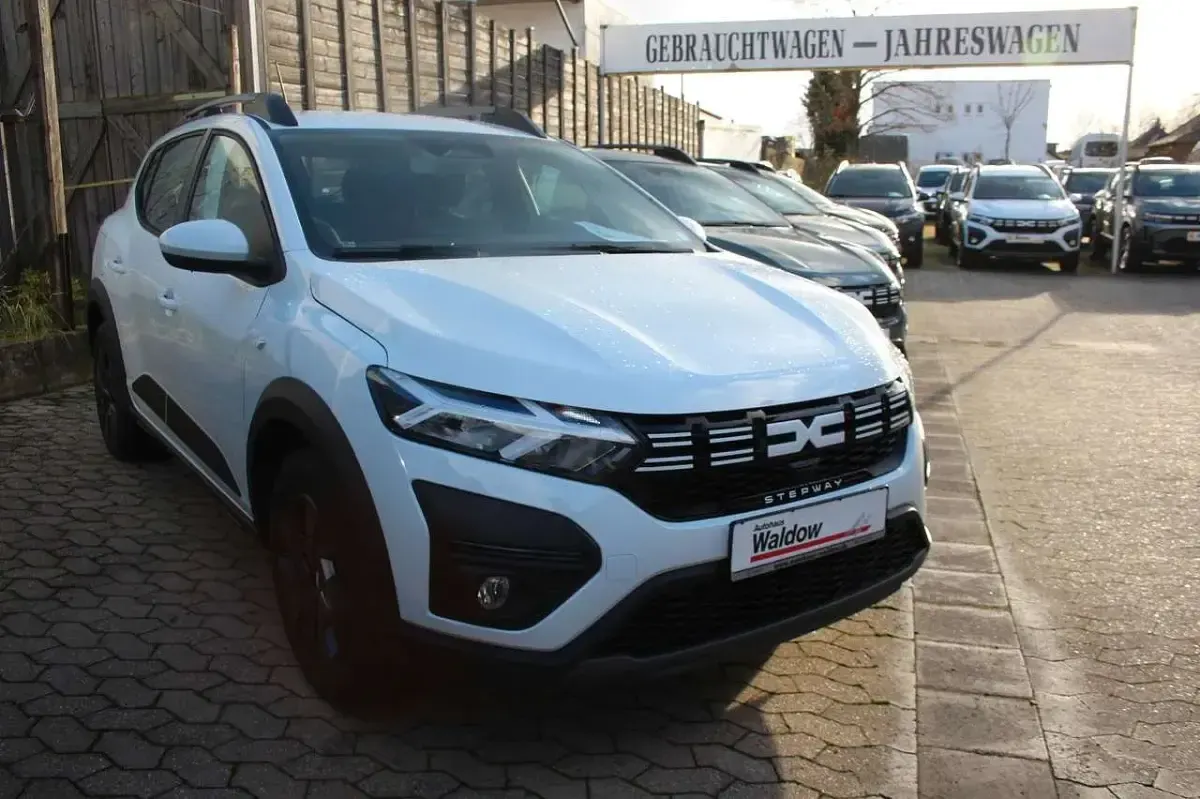 Używany Dacia Sandero Expression 91 KM (66 kW) 2024 Biały Hatchback