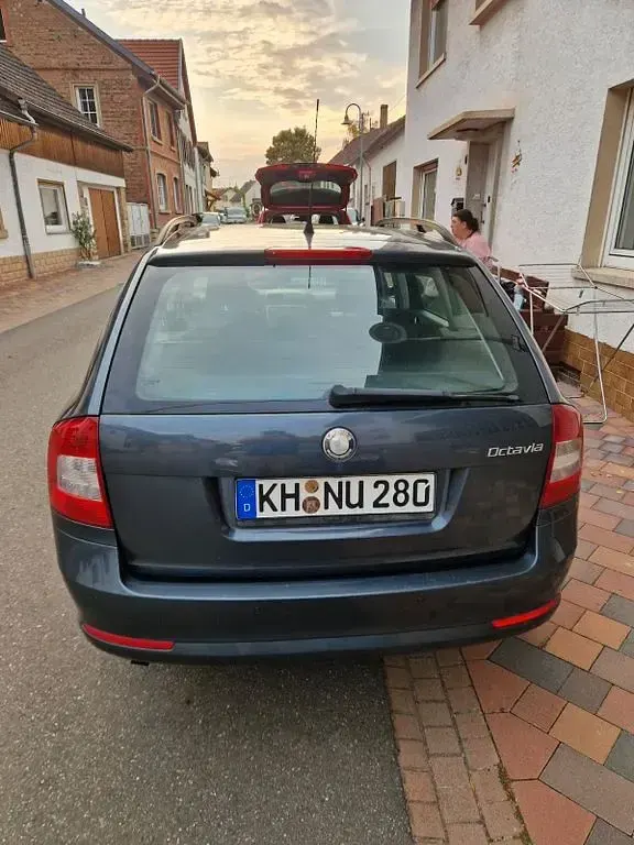 Gebraucht Skoda Octavia 102 PS (75 kW) 2010 Grau Kombi