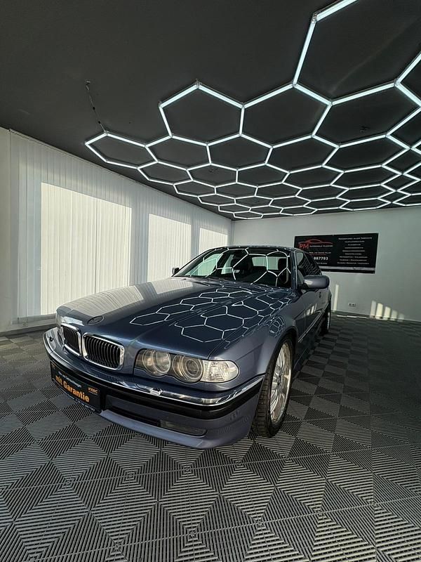 Blau Gebraucht 2001 BMW 735 Limousine | 6.900 € - Bild 1/4