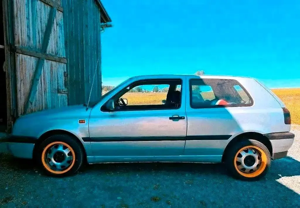 Gebraucht VW Golf III 75 PS (55 kW) 1995 Silber Kleinwagen