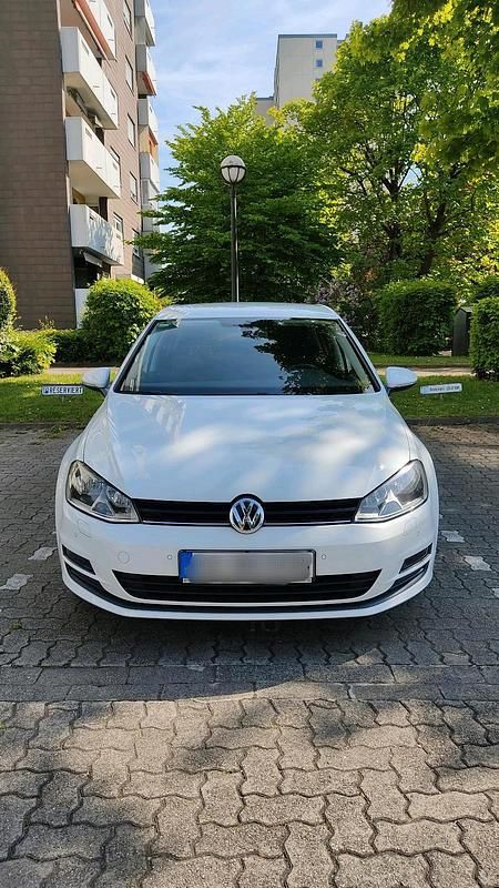 Weiß Gebraucht 2014 VW Golf VII Cup Limousine | 9.750 € (Fairer Preis) - Bild 1/4