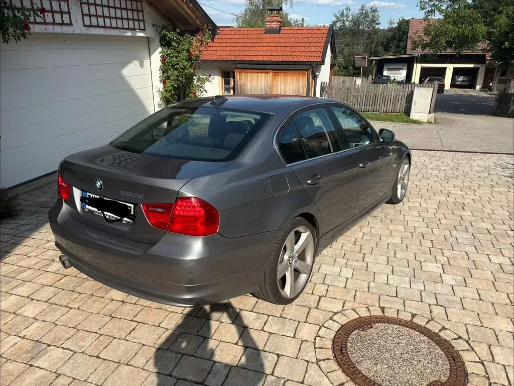 Gebraucht BMW 330 245 PS (180 kW) 2011 Grau Limousine