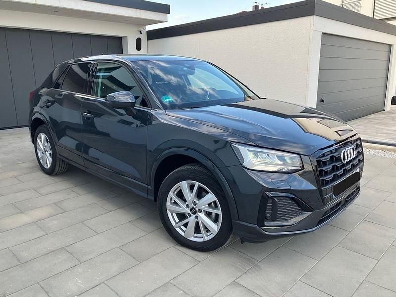 Grau Gebraucht 2024 Audi Q2 Ambiente SUV | 30.900 € (Fairer Preis) - Bild 1/4