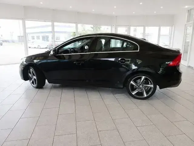 Gebraucht Volvo S60 R-Design 163 PS (119 kW) 2011 Schwarz Limousine