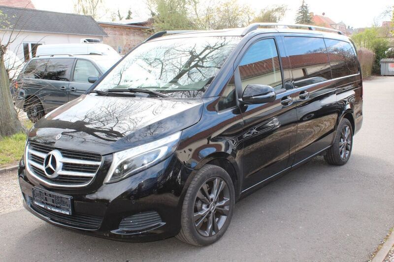Schwarz Gebraucht 2019 Mercedes V220 Van / Kleinbus | 35.700 € (Guter Preis) - Bild 1/4