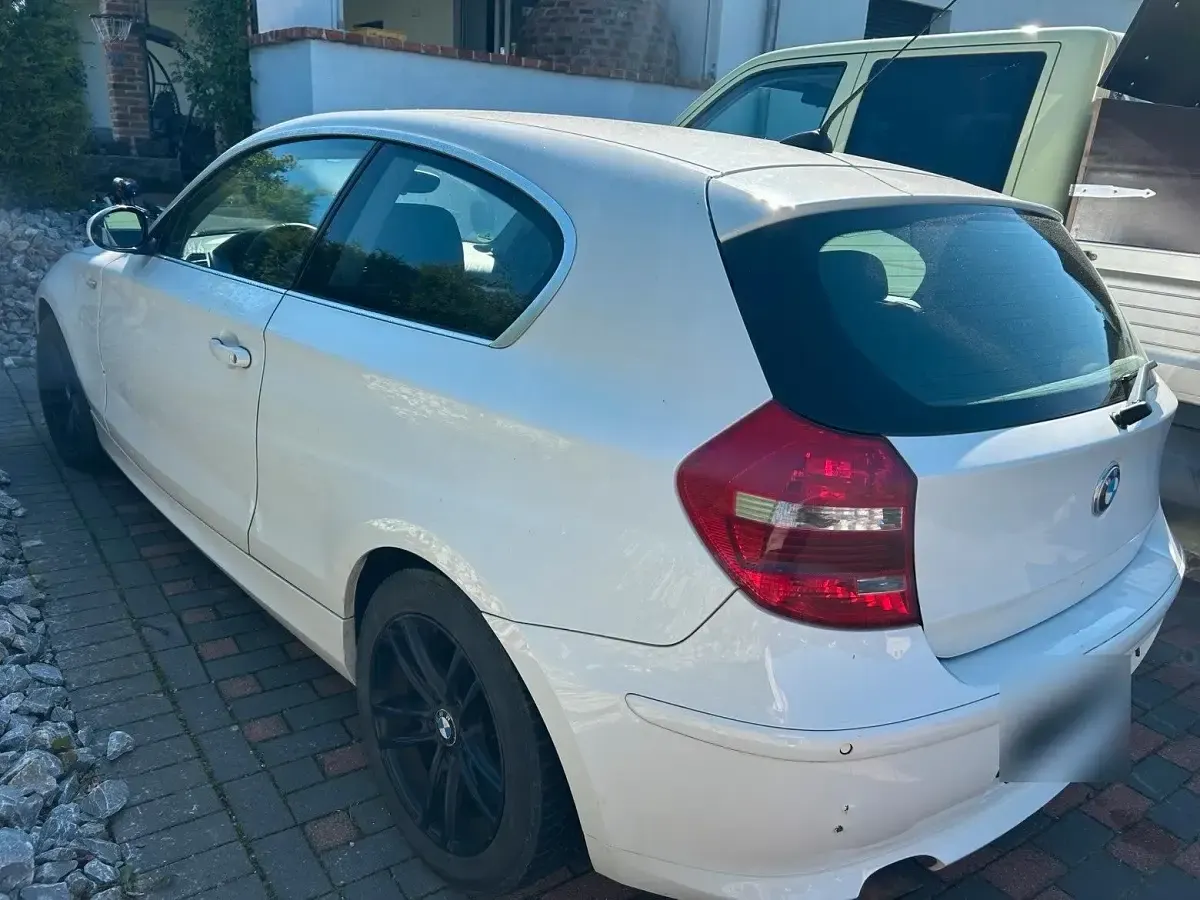 Gebraucht BMW 116 122 PS (89 kW) 2009 Weiß Kleinwagen