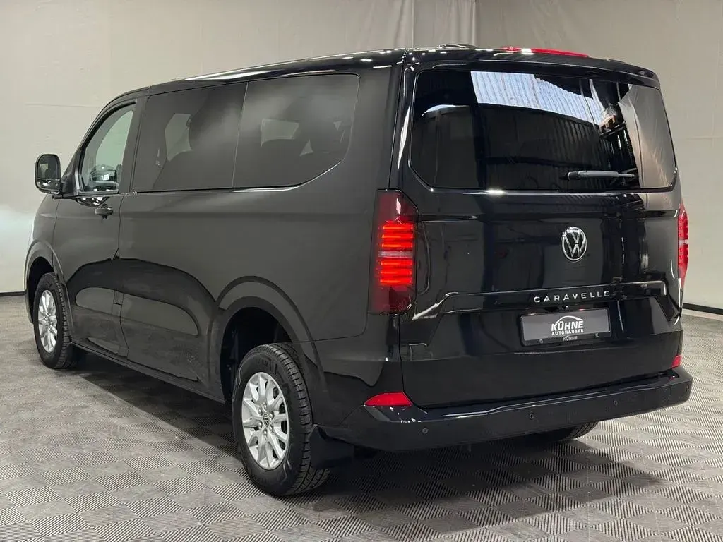 Gebraucht VW Caravelle Life 150 PS (110 kW) 2025 Schwarz Van