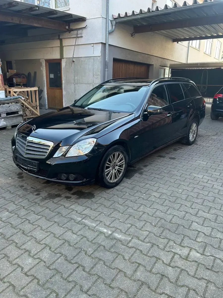 Second-hand Mercedes E200 184 CP (135 kW) 2010 Negru Break