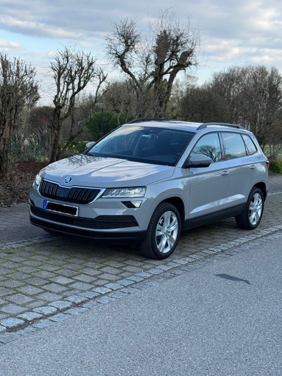 Grau Gebraucht 2019 Skoda Karoq Style SUV | 15.550 € (Fairer Preis) - Bild 1/4