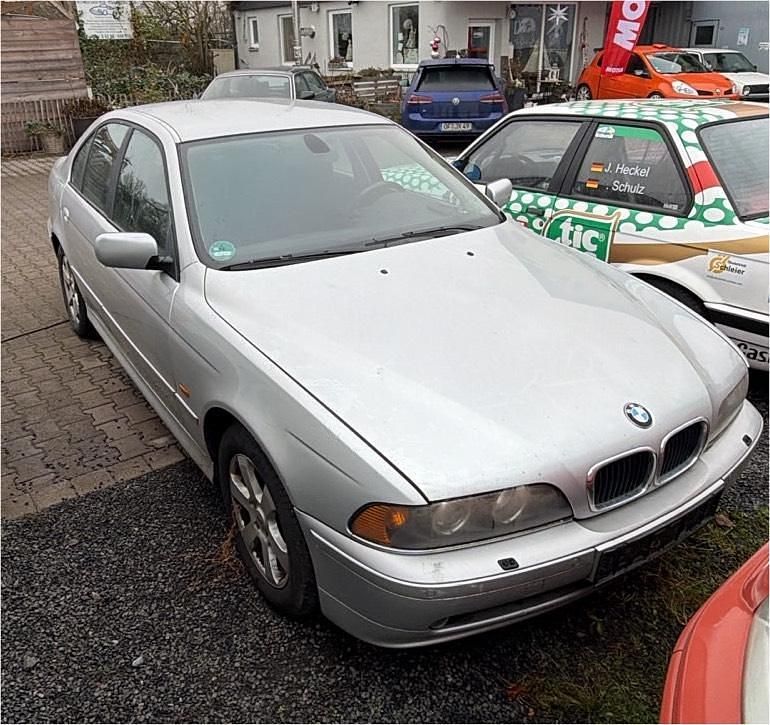 Silber Gebraucht 2002 BMW 530 Limousine | 2.550 € (Guter Preis) - Bild 1/4