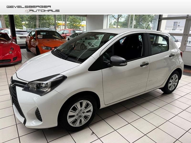 Super (pure) white ii Gebraucht 2015 Toyota Yaris Basis Limousine | 7.980 € (Fairer Preis) - Bild 1/4
