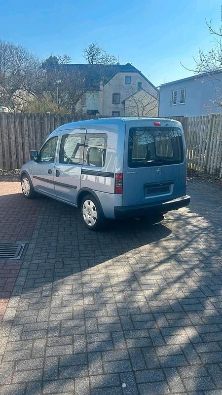 Second-hand Opel Combo 90 CP (66 kW) 2007 Albastru Monovolum
