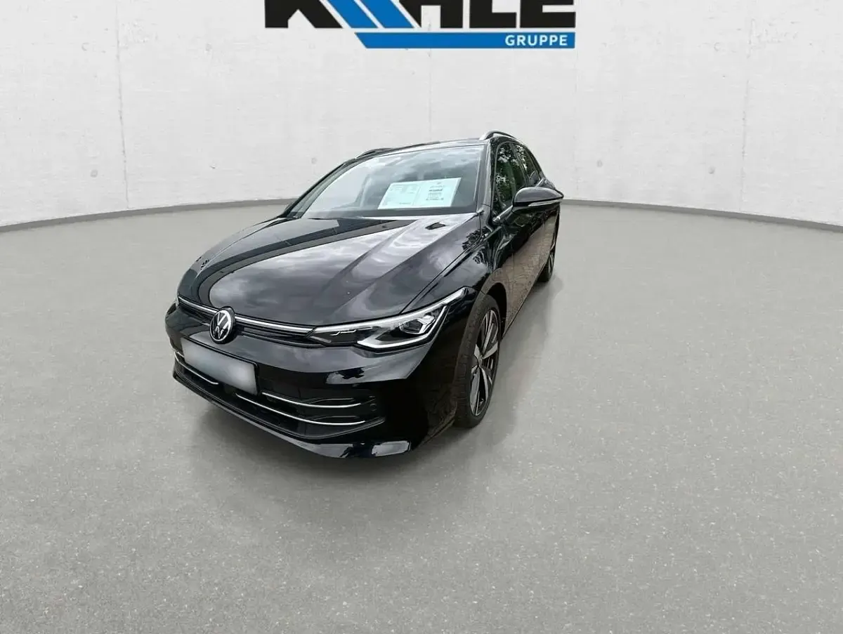 Gebraucht VW Golf VIII Style 150 PS (110 kW) 2026 Schwarz Kombi