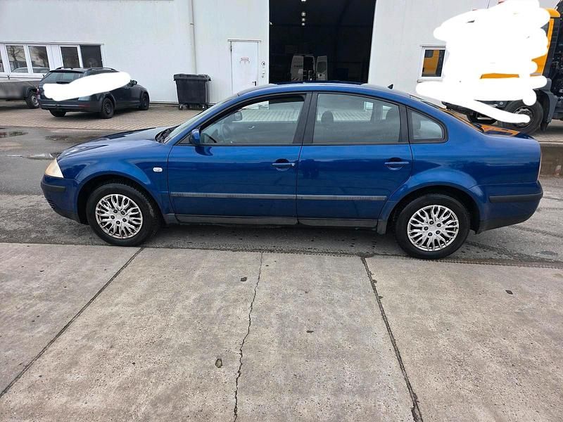 Gebraucht VW Passat 102 PS (75 kW) 2001 Blau Limousine