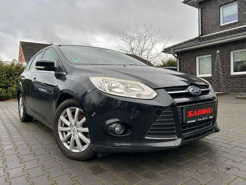 Schwarz Gebraucht 2011 Ford Focus Titanium Kombi | 3.950 € (Guter Preis) - Bild 1/4