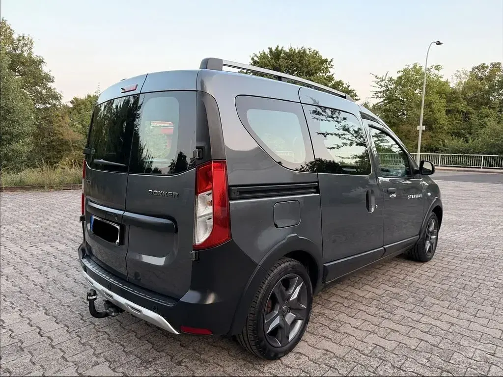Gebraucht Dacia Dokker Celebration 116 PS (85 kW) 2018 Grau Van / Kleinbus