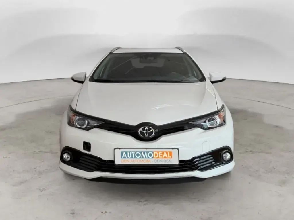 Gebraucht Toyota Auris Team 116 PS (85 kW) 2019 Weiss Kleinwagen