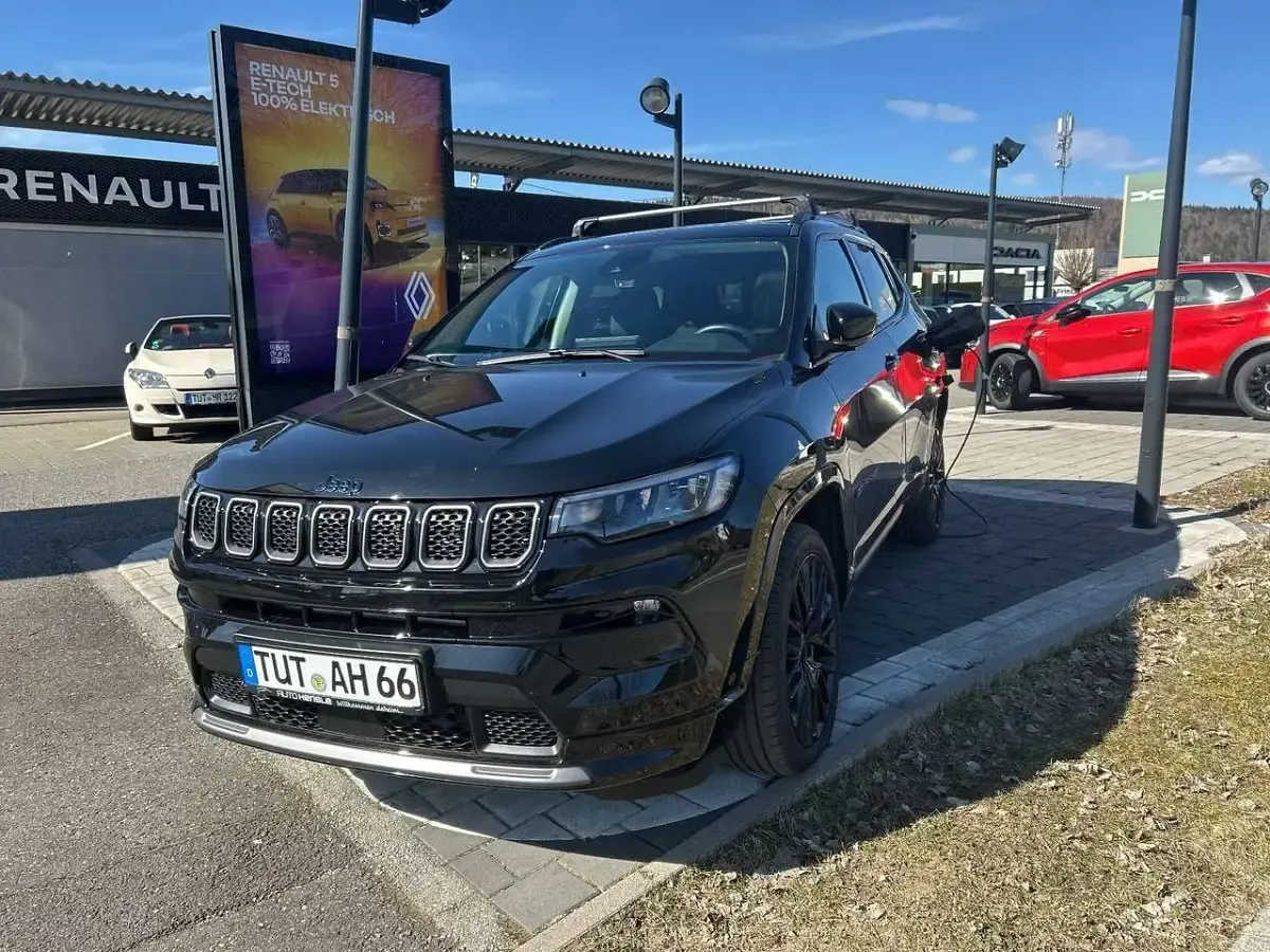 Käytetty Jeep Compass 179 HP (131 kW) 2023 Musta Katumaasturi