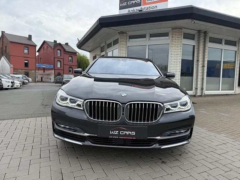 Gebraucht BMW 750 Performance 400 PS (294 kW) 2016 Grau Limousine