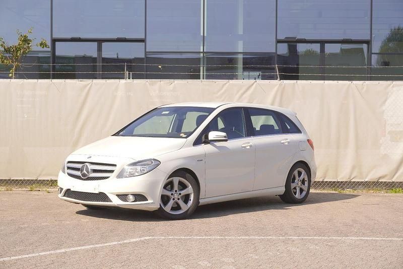 Weiß Gebraucht 2012 Mercedes B200 Van / Kleinbus | 6.000 € (Guter Preis) - Bild 1/4