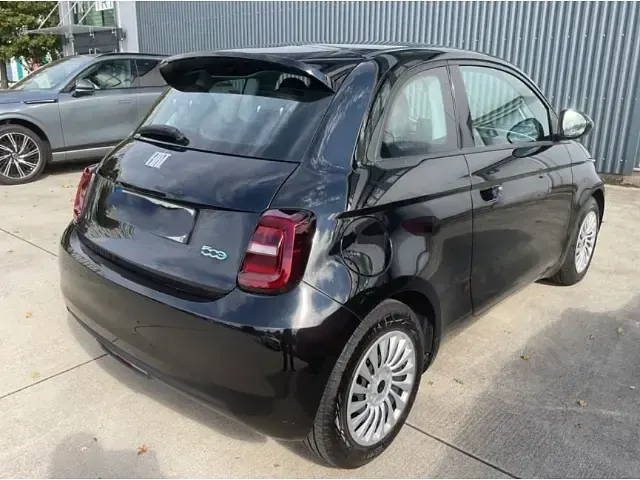 Gebraucht Fiat 500e Action 69 kW (95 PS) 2023 Onyx schwarz) (schwarz Kleinwagen
